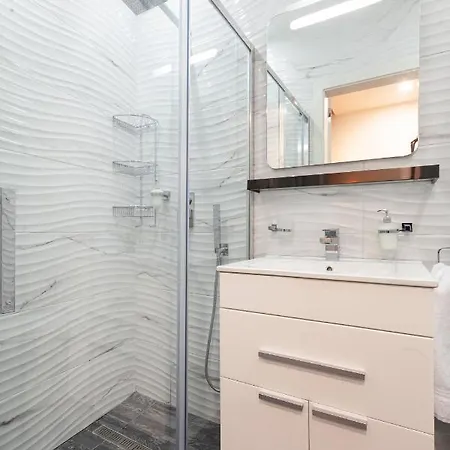 Apartment Ca2 - Prime Location - Modern & Lovely Studio *